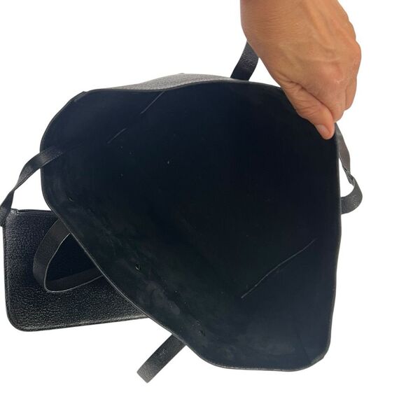 Gucci Women's Black Leather Tote Bag with Pouch Front Detail w Gucci logo Authen - Picture 5 of 12